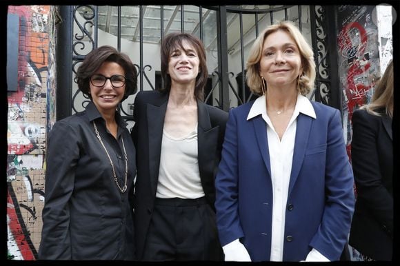 Valérie Pécresse, présidente du conseil régional d'Ile de France, Charlotte Gainsbourg, Rachida Dati, maire du 7ème arrondissement de Paris lors de l'inauguration de la Maison Gainsbourg, rue de Verneuil à Paris le 14 septembre 2023. 
© Alain Guizard / Bestimage