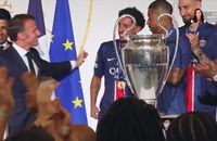 Emmanuel Macron reçoit le PSG à l'Élysée le 1er juin 2025 ©M6