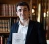 Cette dix-neuvième édition a couronné le chercheur et docteur en théorie politique Arnaud Miranda.

Exclusif - Arnaud Miranda - Le prix de la Revue des Deux Mondes est décerné cette année à A.Miranda pour son livre "Les Lumières sombres" paru aux éditions Gallimard. Il a été remis au lauréat le 2 juin 2026 par la directrice de "La Revue des Deux Mondes", A.Julia, et son propriétaire M.L.deLacharrière, lors d’une cérémonie au Bistrot de Paris, en présence d’une centaine d’invités.  ©Tiphaine Lebely / Bestimage