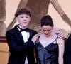 Un slogan l’accompagne : “Lycéens délaissés, jeunesse sacrifiée”. L’actrice oscarisée n’a écrit aucun commentaire. Elle a simplement choisi de poser dessus la chanson “Ma France à moi”, de Diam’s.

Marcel Canet et sa mère Marion Cotillard - Montée des marches du film « Karma » lors du 79ème Festival International du Film de Cannes, le 15 mai 2026. © Jacovides-Moreau / Bestimage