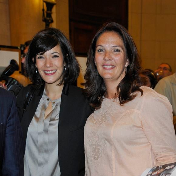 Mais il y a surtout l'appel de l'art qui a touché la fratrie : Sophie Canet travaille à présent à la production de fictions et Juliette Canet de Crozals sculpte et expose des oeuvres. 

Mélanie Doutey et Juliette Canet de Crozals au vernissage de l'exposition "Juste Humain" à l'université Descartes à Paris, le 18 juin 2012. Crédit Bestimage