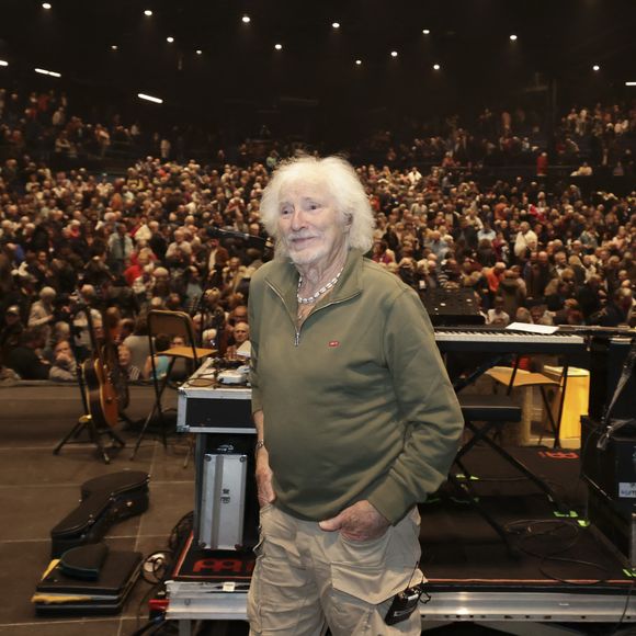 Hugues Aufray a enflammé le Dôme de Paris le 9 novembre dernier, devant un public conquis.

Exclusif - Concert de Hugues Aufray au Le Dôme de Paris - Palais des Sports  

© Jack Tribeca / Bestimage