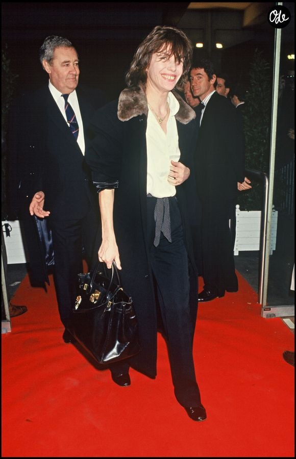 Découvrez les coulisses de la création de ce sac de légende devenu un objet d'art mondial.

Archives - Jane Birkin à la cérémonie des César en 1992. 

© Bestimage