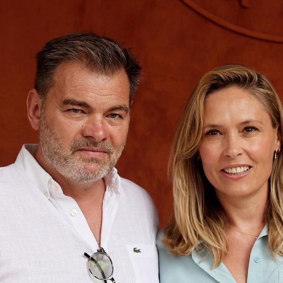 “Ça m’agresse,” conclut Clovis Cornillac

Clovis Cornillac et sa femme Lilou Fogli au village lors des Internationaux de France de tennis de Roland Garros 2023, à Paris, France, le 11 juin 2023. © Jacovides-Moreau/Bestimage
