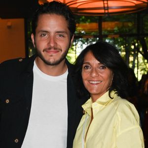 Amoureuse d'Alexandre Kominek depuis plusieurs années, Florence Foresti croit de nouveau en l'amour 

Exclusif - Florence Foresti et son nouveau compagnon l'humoriste Suisse, Alexandre Kominek - People à la 100ème du spectacle de Vincent Dedienne "Un soir de gala" aux théâtre Marigny à Paris. © Coadic Guirec/Bestimage