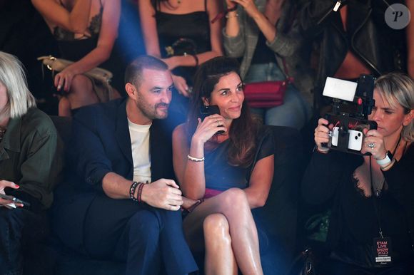 Le 26 avril 2025, le chef cuisinier a ainsi partagé les moments très sportifs qu'il passe avec son fils, une adorable petite tête blonde qui a déjà bien grandi ! 

Cyril Lignac, Déborah - Front Row du défilé Etam Live Show 2023 au Palace à Paris le 26 septembre 2023.
© Veeren / Bestimage