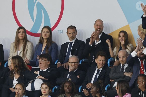 Le prince William, prince de Galles, la princesse Leonor et l'infante Sofia d'Espagne dans les tribunes de la finale de l'UEFA Women's Euro 2025 "Angleterre - Espagne" à Bâle le 27 juillet 2025. Photo : Mirrorpix / Bestimage