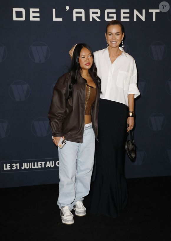 Un séjour chargé d’émotion, entre hommage familial et douceur d’un retour sur l’île qu’elles chérissent tant.

Laeticia Hallyday et sa fille Joy - Avant-Première du film "Largo Winch "Le Prix de L'argent" au cinéma le Grand Rex à Paris le 18 juin 2024. © Marc Ausset-Lacroix/Bestimage