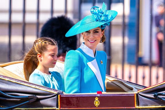 La princesse Charlotte de Galles, Catherine (Kate) Middleton, princesse de Galles, - Les membres de la famille royale britannique arrivent à Buckingham Palace pour la cérémonie Trooping the Colour à Londres, le 14 juin 2025. Affecté par le crash du Boeing 787 Dreamliner à Ahmedabad du 12 juin, le souverain et les officiels porteront un brassard noir en hommage aux plus de 270 victimes. Bon nombre d'elles étaient des ressortissants britanniques.
© Backgrid / Bestimage