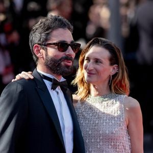 Benjamin Mahon et Camille Cottin lors de la montée des marches du film "L’amour ouf" lors du 77ème Festival International du Film de Cannes, au Palais des Festivals à Cannes, le 23 mai 2024.

Norbert Scanella / Panoramic / Bestimage