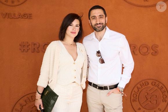 Dans "Zéro contrainte pour maigrir", il partage notamment ses conseils afin de pouvoir mettre fin à une mauvaise habitude alimentaire.
Jimmy Mohamed et sa femme Souailla au village lors des Internationaux de France de tennis de Roland Garros 2024, à Paris, France, le 26 mai 2024.
© Jacovides-Moreau/Bestimage