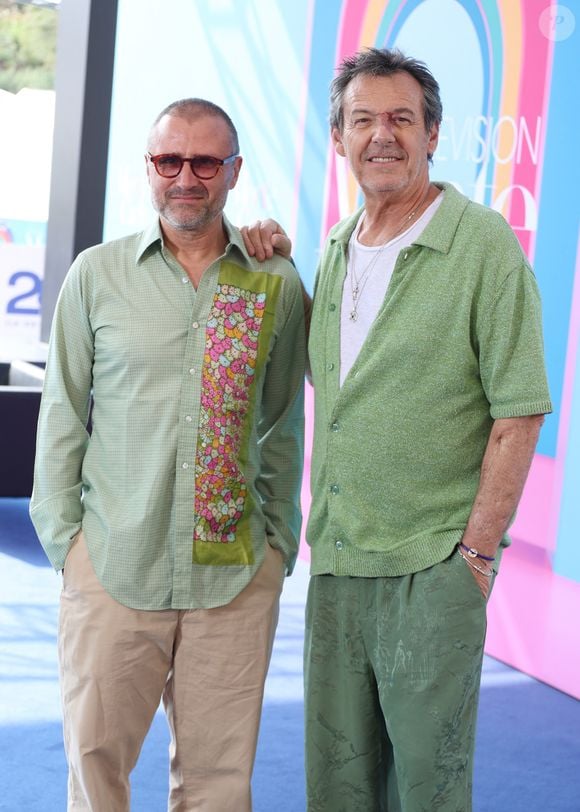 Jean-Luc Reichmann et Alexandre Brasseur - Photocall de "Demain nous appartient" (DNA) lors du 64ème Festival de Télévision de Monte Carlo au Grimaldi Forum de Monaco le 14 juin 2025. © Denis Guignebourg / Bestimage
