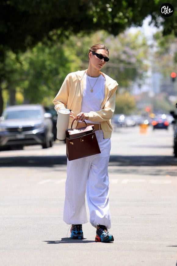 Exclusif - Vittoria Ceretti à Los Angeles avec son Birkin.

© Bestimage