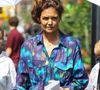 Katie, vêtue d’une tunique bleue à motifs associée à un jean et des baskets, semblait tout droit sortie d’une scène du film...

Katie Holmes et Suri Cruise ont été aperçues marchant ensemble sur le tournage de "Happy Hours"  à New York, avant que Katie ne commence à tourner. 7 août 2025 © Backgrid USA / Bestimage