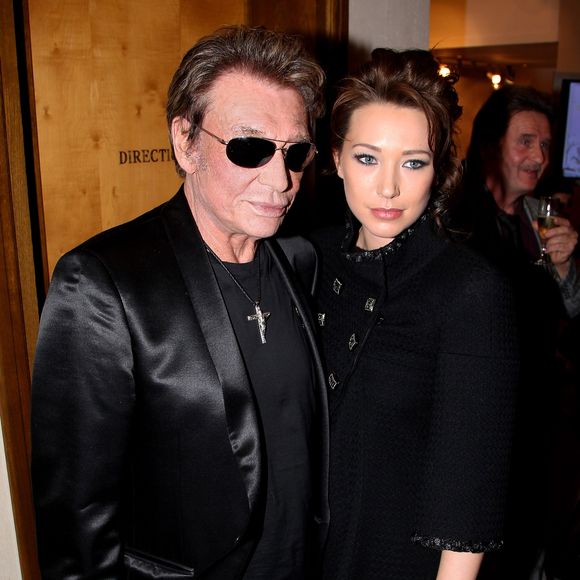 Johnny Hallyday et Laura Smet lors de la vente aux enchères de poupées Frimousses des créateurs à l'hôtel des ventes Drouot le 13 décembre 2011. AGENCE / BESTIMAGE