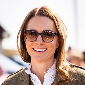 Le prince William et Kate Middleton, connus sous le nom de duc et duchesse de Rothesay lorsqu'ils sont en Écosse, rencontrent les responsables du service public de ferry ainsi que les membres de la communauté qui l'utilisent avant de prendre le ferry pour traverser l'eau jusqu'à l'île d'Iona, le dernier jour de la visite royale sur l'île de Mull, au Royaume-Uni, le 30 avril 2025. Photo par PA Photos/ABACAPRESS.COM