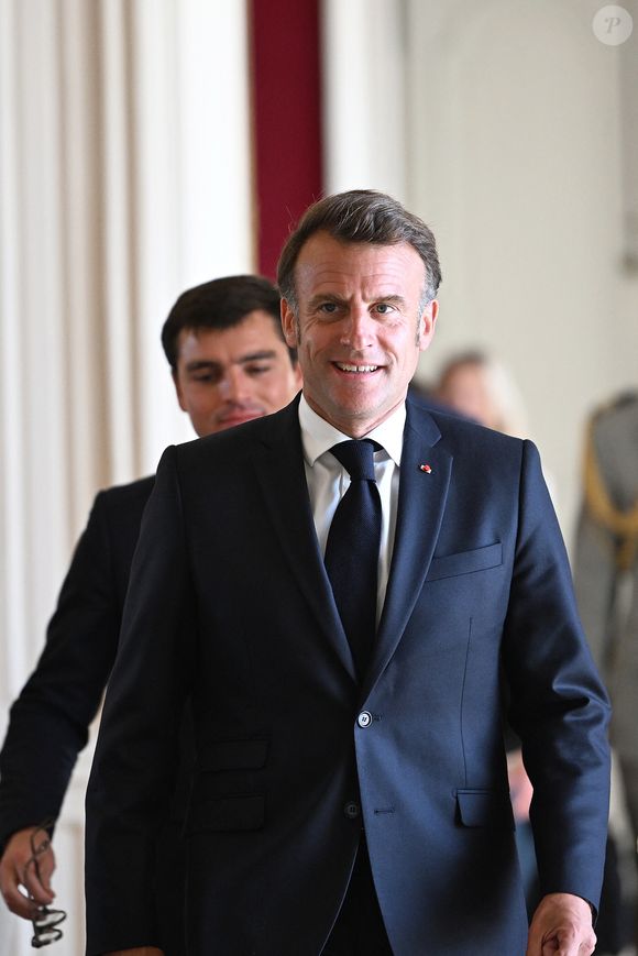 Le président français Emmanuel Macron dirige une réunion au "Sommet Choisir la France", visant à attirer les investisseurs étrangers dans le pays au Château de Versailles, près de Paris, le 19 mai 2025. © Jeanne Accorsini/Pool/Bestimage