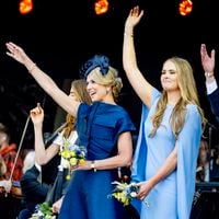 Elles seront un jour reines : en attendant, elles s’épaulent dans un groupe WhatsApp ultra secret