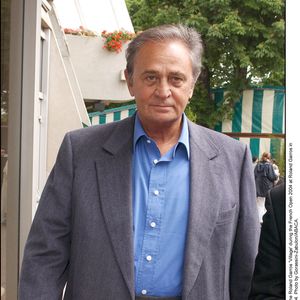 Après la validation de cette filiation par le tribunal de Paris, David Greenwald a pu tisser des liens avec sa famille durant les deux dernières années avant la mort de Roger Hanin.  

L'acteur français Roger Hanin photographié au 'Village' de Roland Garros pendant les Internationaux de France 2004 à Roland Garros à Paris-France le jeudi 3 juin 2004. Photo par Gorassini-Zabulon/Abaca