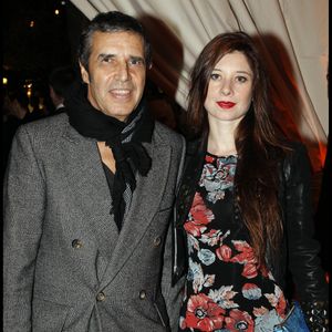Julien Clerc et sa compagne Hélène Grémillon, lors de l'avant-première du film "Carnag" au Gaumont Marignan à Paris, le 20 novembre 2011. AGENCE / BESTIMAGE