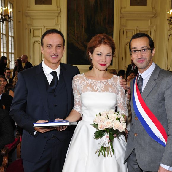 Exclusif - Emilie Dequenne, entre son époux Michel Ferracci et le maire du 10ème arrondissement, Rémi Féraud - Mariage de Michel Ferracci et Emilie Dequenne à la mairie du 10ème arrondissement, le samedi 11 octobre 2014 à Paris. © Roberto Battistini / Bestimage