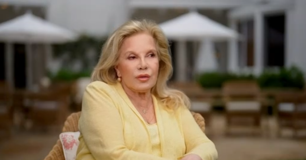 Dans la maison de Sylvie Vartan à Beverly Hills, on trouve un objet très stylé à moins de 30 euros !