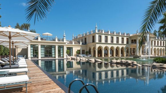Après dix ans d’attente, un milliardaire indien s’offre le Palais Vénitien de Cannes pour plus de 100 millions d’euros