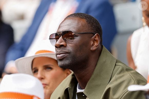Omar Sy en tribunes lors des Internationaux de France de Tennis de Roland Garros 2025, à Paris, France, le 7 juin 2025. © Cyril Moreau/Bestimage