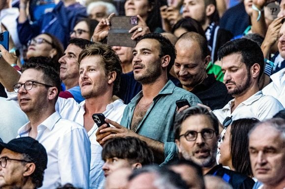 Mais si les tourtereaux ne jurent que par le mobilier grand luxe, s'en inspirer reste possible.

Valentin Kretz - Les célébrités dans les tribunes de la finale de la Ligue Des Champions 2025 "PSG - Inter Milan" à l'Allianz Arena de Munich, le 31 mai 2025.
© Cyril Moreau/Bestimage