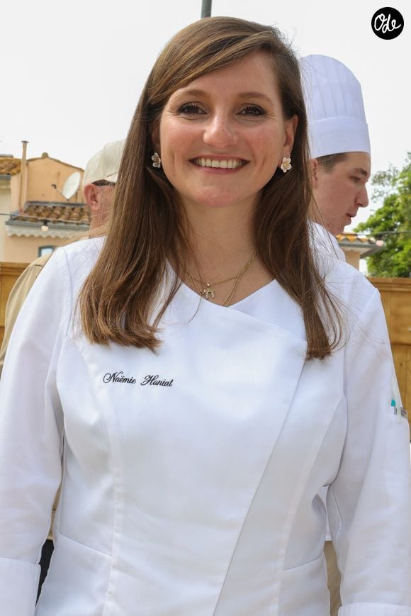 Les Chefs à Saint-Tropez fêtent les producteurs 2026., Noémie Honiat (Jury), place des Lices à Saint-Tropez, le 3 mai 2026. , pour la Battle de "la presqu'Ile flottante" - 1er Prix - Bastien Pédroni - Lycée Anne-Sophie Pic. ©Jean-Marc LHOMER/Bestimage.