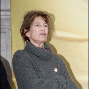 Jane Birkin, Discours lors de la libération d'Aung San Suu Kyi et inauguration de sa photo avec la mention "LIBRE" devant la mairie de Paris.
Crédit : LIONEL URMAN  / BESTIMAGE