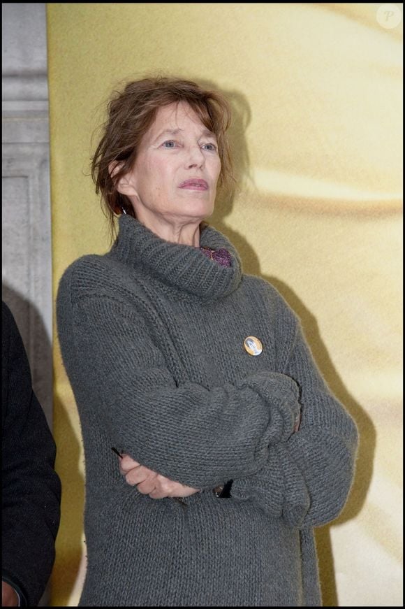 Jane Birkin, Discours lors de la libération d'Aung San Suu Kyi et inauguration de sa photo avec la mention "LIBRE" devant la mairie de Paris.
Crédit : LIONEL URMAN / BESTIMAGE