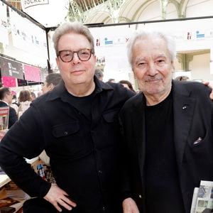 Douglas Kennedy et  Pierre Arditi en dédicace lors du 5ème festival du Livre de Paris au Grand Palais (17 - 19 avril 2026) à Paris, le 19 avril 2026. 
© Cédrice Perrin / Bestimage