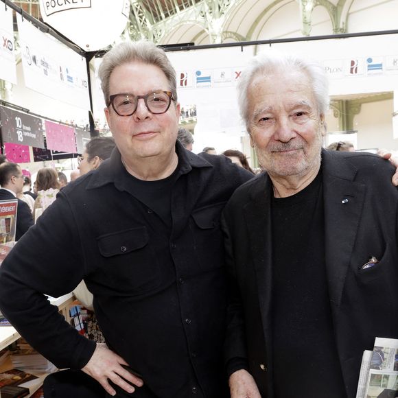 Douglas Kennedy et  Pierre Arditi en dédicace lors du 5ème festival du Livre de Paris au Grand Palais (17 - 19 avril 2026) à Paris, le 19 avril 2026. 
© Cédrice Perrin / Bestimage