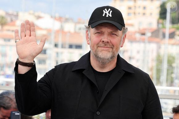 Il a récemment prêté ses traits au personnage de Jean Valjean, pour une adaptation cinématographique des "Misérables" de Victor Hugo. 

Grégory Gadebois assiste au Photocall "La Plus Precieuse Des Marchandises" lors du 77ème Festival de Cannes au Palais des Festivals le 25 mai 2024 à Cannes, France. Photo par Shootpix/ABACAPRESS.COM