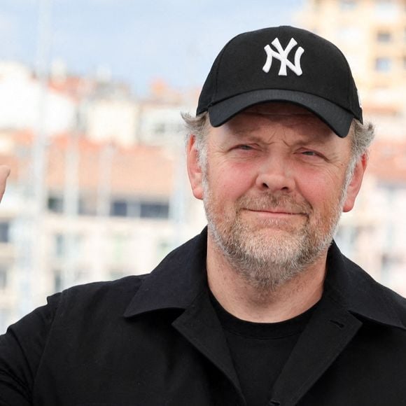 Il a récemment prêté ses traits au personnage de Jean Valjean, pour une adaptation cinématographique des "Misérables" de Victor Hugo. 

Grégory Gadebois assiste au Photocall "La Plus Precieuse Des Marchandises" lors du 77ème Festival de Cannes au Palais des Festivals le 25 mai 2024 à Cannes, France. Photo par Shootpix/ABACAPRESS.COM
