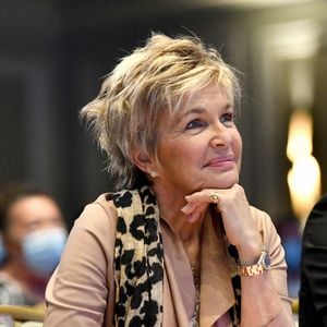 Elle est aussi revenue sur ses anciennes relations amoureuses, précisant : "Je garde une tendresse pour mes amours passés".

Véronique Jannot au Palais de la Méditerranée à Nice, le 21 novembre 2021. 

Photo : Bruno Bebert / Bestimage