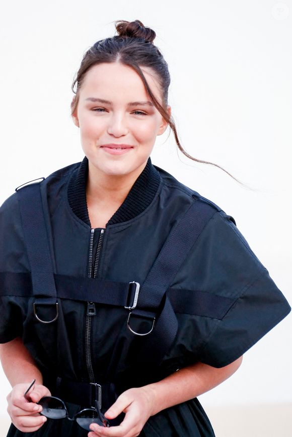 Mallory Wanecque à la sortie du défilé Christian Dior Mode Féminine Prêt-À-Porter Automne/Hiver 2025-2026 lors de la Fashion Week de Paris (PFW), à Paris, France, le 4 mars 2025. © Christophe Clovis/Bestimage