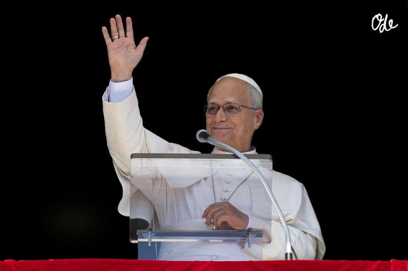 Les 25 et 26 septembre, la capitale accueille en effet le Pape Léon XIV.

Vatican, Vatican, Italie : IPA88477522 - Italie, Rome, Vatican, 13 septembre 2026 : Le pape Léon XIV s'adresse à la foule depuis la fenêtre du Palais apostolique surplombant la place Saint-Pierre lors de sa prière dominicale de l'Angélus au Vatican. Photo de VATICAN MEDIA/Catholic Press. Crédit image : © Vatican Media/IPA via ZUMA Press.