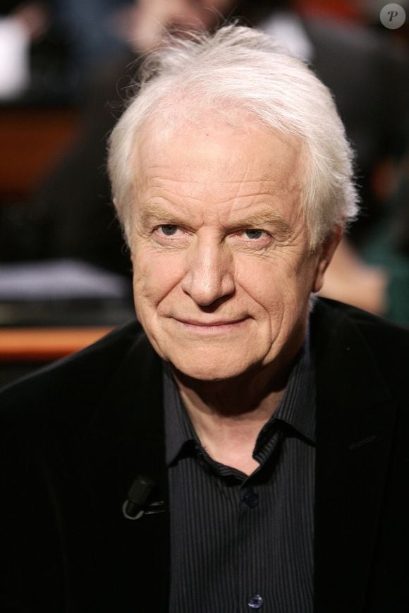 Interviewé par "Télé Star", André Dussollier a révélé posséder une résidence secondaire en Haute-Savoie.

Archives - André Dussolier lors de l'émission "Au Field de la Nuit" présentée par Michel Field sur TF1 à Paris.  |Archives - Personnalités lors de l'émission "Au Field de la Nuit" présentée par Michel Field. Photo par JLPPA / Bestimage