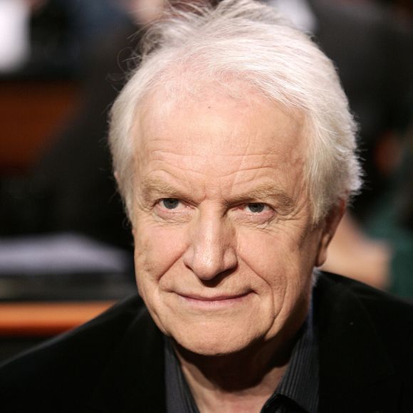 Interviewé par "Télé Star", André Dussollier a révélé posséder une résidence secondaire en Haute-Savoie.

Archives - André Dussolier lors de l'émission "Au Field de la Nuit" présentée par Michel Field sur TF1 à Paris.  |Archives - Personnalités lors de l'émission "Au Field de la Nuit" présentée par Michel Field. Photo par JLPPA / Bestimage