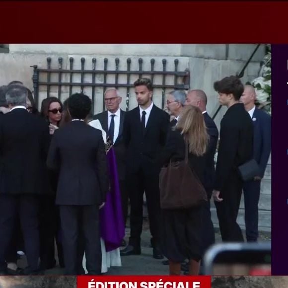 Laura Smet présente pour saluer une dernière fois sa mère Nathalie Baye.