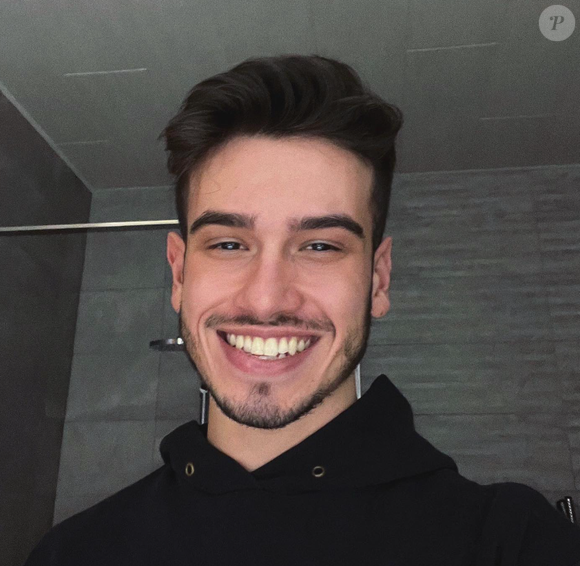 Choisir Florent Pagny a d'ailleurs été une évidence pour Emilio. "C’était logique et instinctif pour moi d’aller dans son équipe".

Emilio, candidat de "The Voice", dans l'équipe de Florent Pagny. Instagram