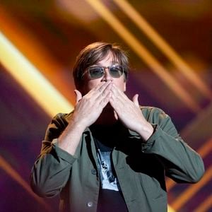 En Corse, le chanteur vit à proximité de son père, mais dans une maison bien à lui, entouré de ses chats car il a besoin d'avoir son espace et son rythme, comme il l'a confié à "Nice-Matin". 


Exclusif - Thomas Dutronc - Enregistrement de l'émission "La fête de la chanson française" à Paris, présentée par L.Thilleman et A.Manoukian, et diffusée le 20 décembre sur France 3
© Pierre Perusseau / Bestimage