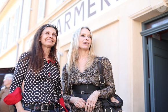 Les actrices de la série "Sous le soleil", Tonya Kinzinger et Adeline Blondieau lors de l'inauguration de l'exposition "Sous le soleil" au musée de la gendarmerie à Saint-Tropez, Côte d'Azur, France, le 1er avril 2023. © Philipe Arnassan/Nice Matin/Bestimage