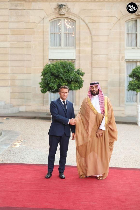 Au fil de leurs discussions, les deux hommes se sont découvert une "passion commune" totalement inattendue pour l'univers des mangas, et tout particulièrement pour la série culte Dragon Ball Z. 

Le président Emmanuel Macron a accueilli  le prince héritier saoudien Mohammed ben Salmane, invité pour un dîner de travail au palais de l’Elysée à Paris le 28 juillet 2022. © Tiziano Da Silva/Bestimage