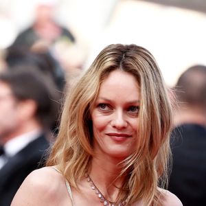 Vanessa Paradis - Montée des marches du film "La fille inconnue" lors du 69ème Festival International du Film de Cannes. Le 18 mai 2016. © Borde-Jacovides-Moreau/Bestimage