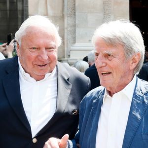 Bernard Kouchner - Sorties des obsèques de Philippe Labro dans l'église de Saint-Germain-des-Prés à Paris le 13 juin 2025. © Dominique Jacovides - Christophe Clovis / Bestimage