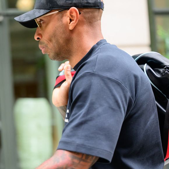 Thierry Henry, qui a décidé de quitter son poste de sélectionneur de l'équipe de France espoirs, se promène à New York, le 22 août 2024.