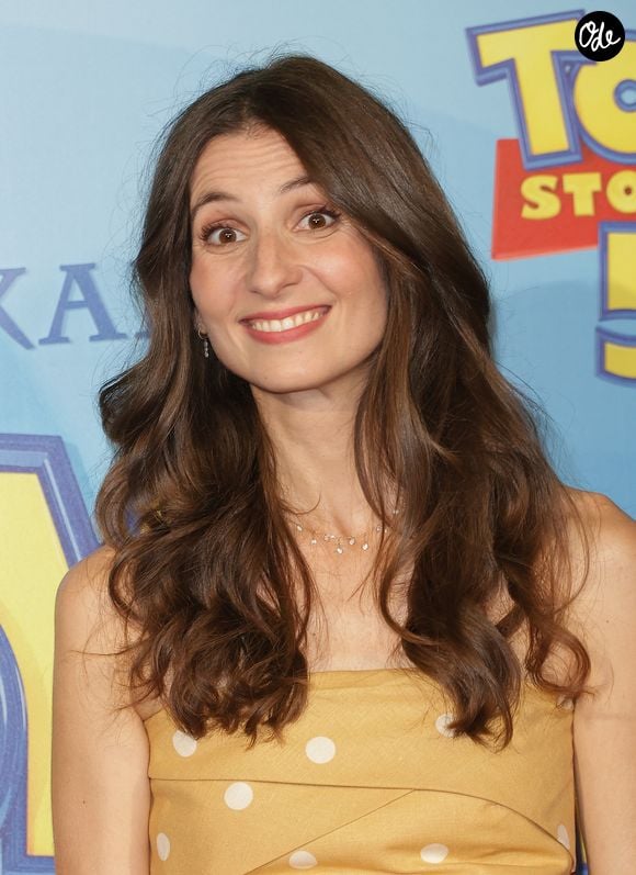 Elle adresse également un petit clin d'œil à Marine Leonardi pour qui la phrase "Vous n'êtes pas seuls" à la fin de chaque vidéo d'elle sur les aléas de la vie de parents est devenue une marque de fabrique

Marine Leonardi - Première de "Toy Story 5" au Cirque d'Hiver à Paris le 14 juin 2026. © Coadic Guirec/Bestimage